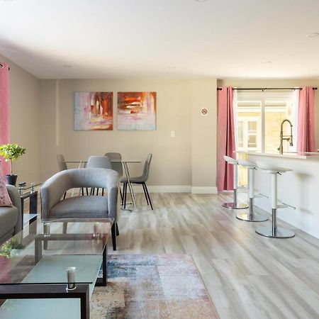 Entire 2 Bedroom Apartment Downtown - U2 كيتشنر المظهر الخارجي الصورة