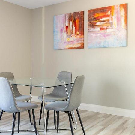 Entire 2 Bedroom Apartment Downtown - U2 كيتشنر المظهر الخارجي الصورة