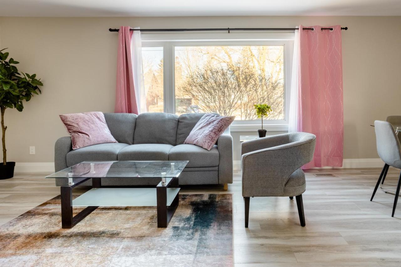 Entire 2 Bedroom Apartment Downtown - U2 كيتشنر المظهر الخارجي الصورة