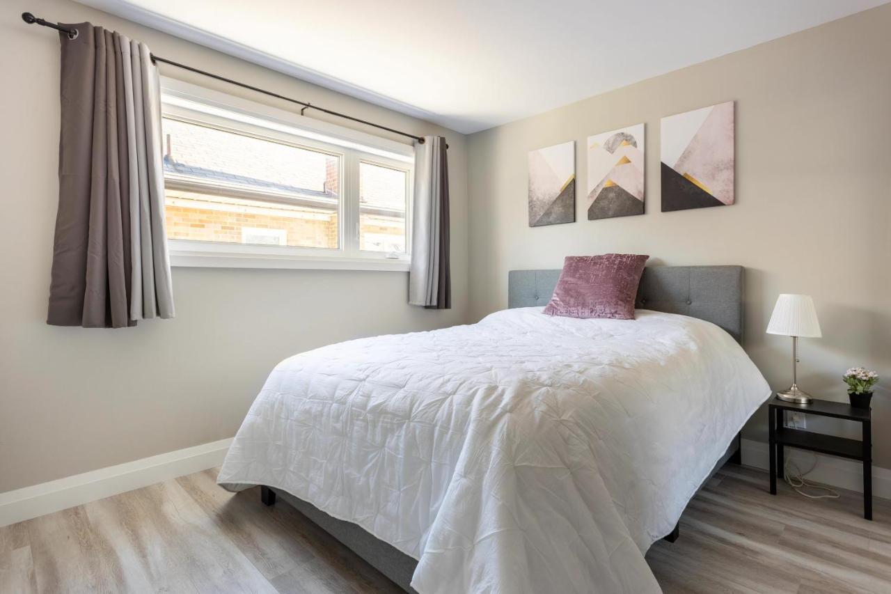Entire 2 Bedroom Apartment Downtown - U2 كيتشنر المظهر الخارجي الصورة