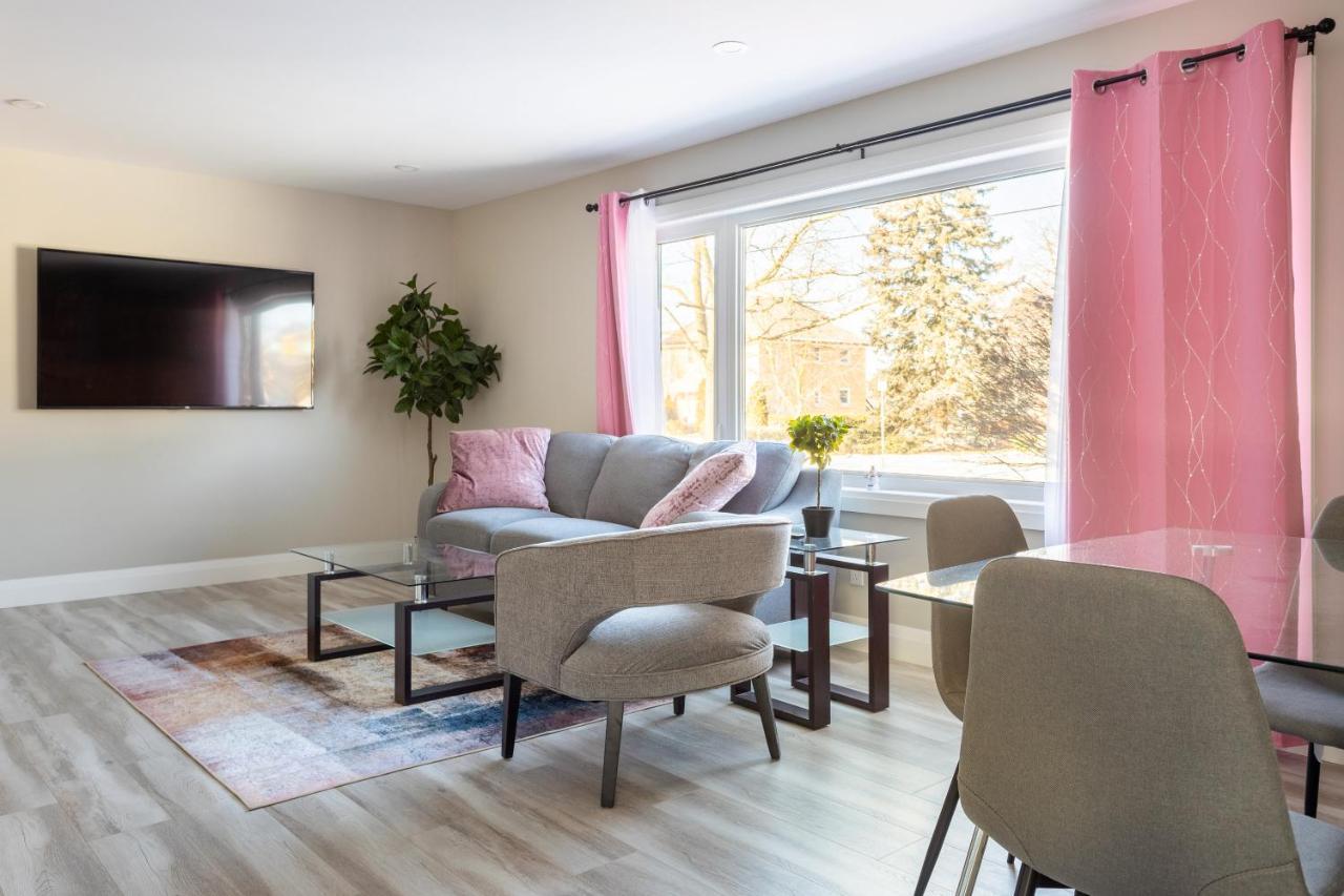 Entire 2 Bedroom Apartment Downtown - U2 كيتشنر المظهر الخارجي الصورة